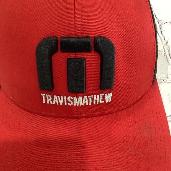Travis Mathew Cap Hat Men’s Adjustable Snapback Black/Red/ Silver Truckers Cap - Picture 2 of 7
